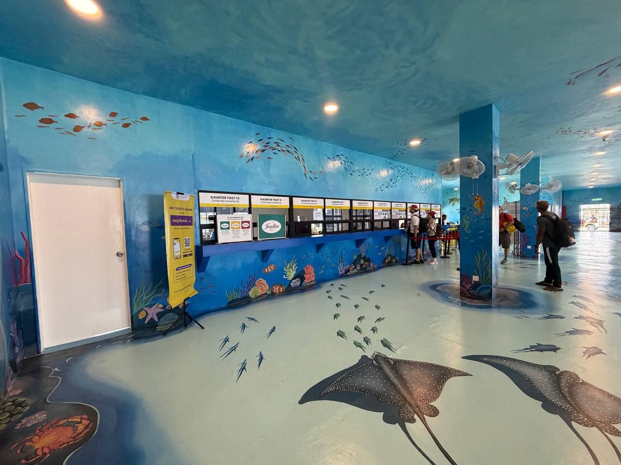 Ticketing Hall Stingray & Seahorse Mural
