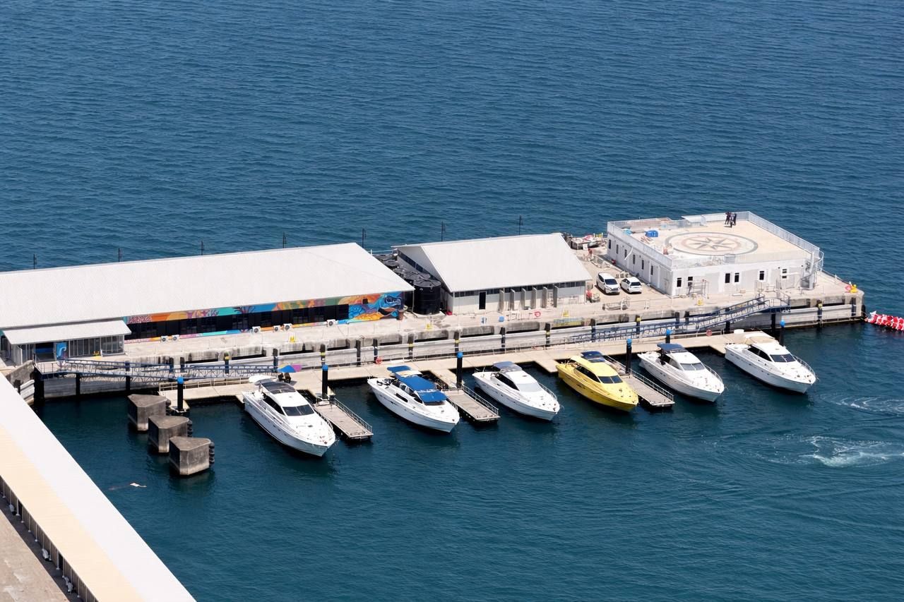 Pemindahan bot pulau di Jesselton Point